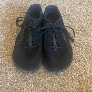 Black Altra Escalante Women’s Running Shoe